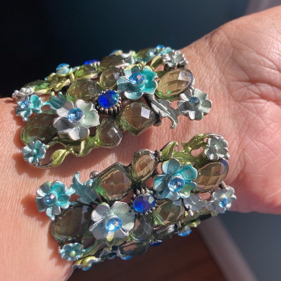 Flower and stone bracelet cuff - Picture 3 of 3